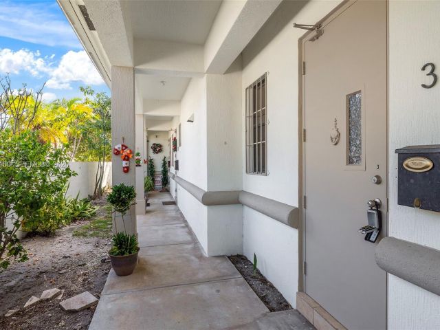 Home for rent at 1730 Thomas St 3 - photo 7474260