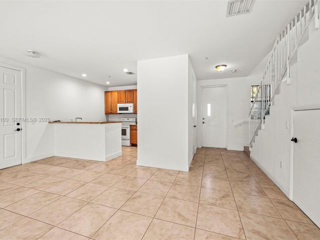 Home for rent at 1730 Thomas St 3 - photo 7474268