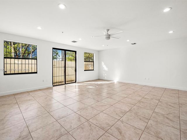 Home for rent at 1730 Thomas St 3 - photo 7474278