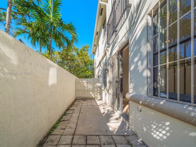 Home for rent at 1730 Thomas St 3 - photo 7474280