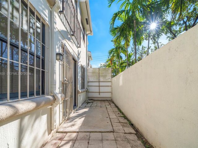 Home for rent at 1730 Thomas St 3 - photo 7474283