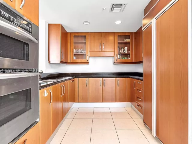 2-bedroom condo for sale in Aventura - 19400 Turnberry Way 1131 - MondialRealty