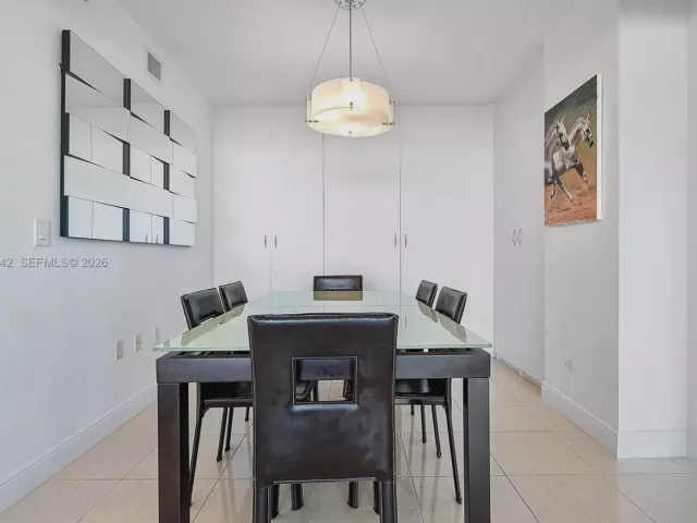 2-bedroom condo for sale in Aventura - 19400 Turnberry Way 1131 - MondialRealty