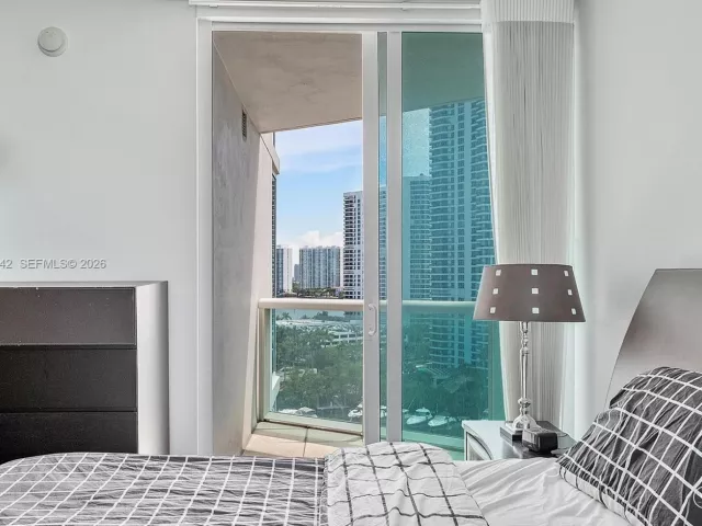 2-bedroom condo for sale in Aventura - 19400 Turnberry Way 1131 - MondialRealty