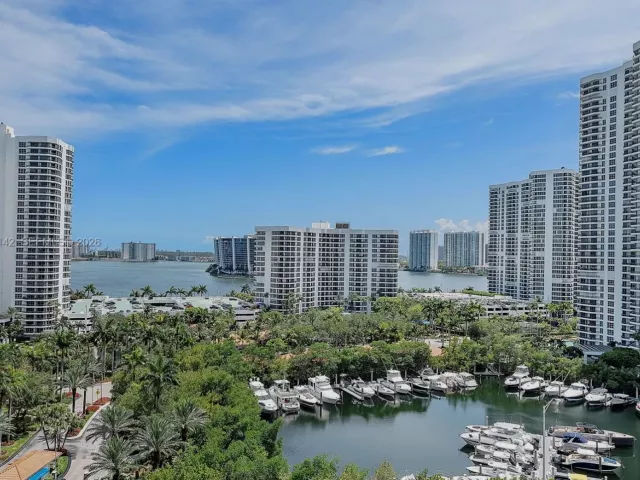 2-bedroom condo for sale in Aventura - 19400 Turnberry Way 1131 - MondialRealty