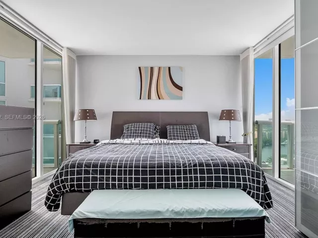 2-bedroom condo for sale in Aventura - 19400 Turnberry Way 1131 - MondialRealty