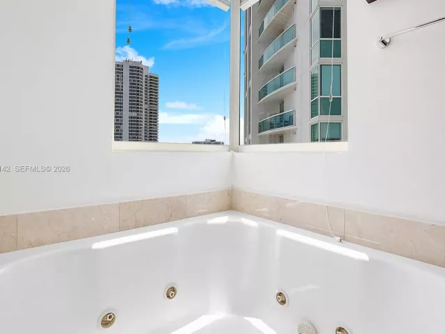 2-bedroom condo for sale in Aventura - 19400 Turnberry Way 1131 - MondialRealty