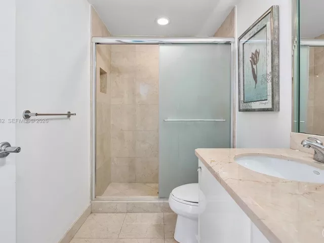 2-bedroom condo for sale in Aventura - 19400 Turnberry Way 1131 - MondialRealty