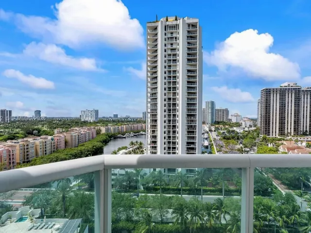 2-bedroom condo for sale in Aventura - 19400 Turnberry Way 1131 - MondialRealty