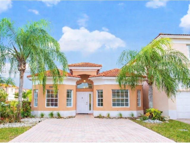 3-bedroom home for rent in Miami - 16222 SW 102nd Ter 0 - MondialRealty