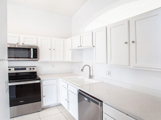 3-bedroom home for rent in Miami - 16222 SW 102nd Ter 0 - MondialRealty