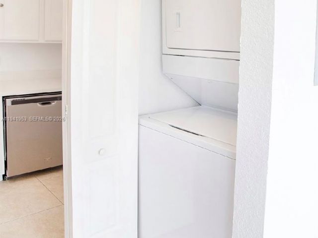 3-bedroom home for rent in Miami - 16222 SW 102nd Ter 0 - MondialRealty