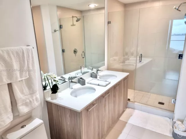 3-bedroom condo for sale in Miami - 501 NE 31st St 3601 - MondialRealty