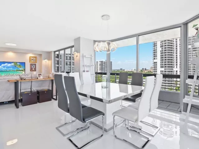 2-bedroom condo for sale in Aventura - 3600 Mystic Pointe Dr 1212 - MondialRealty