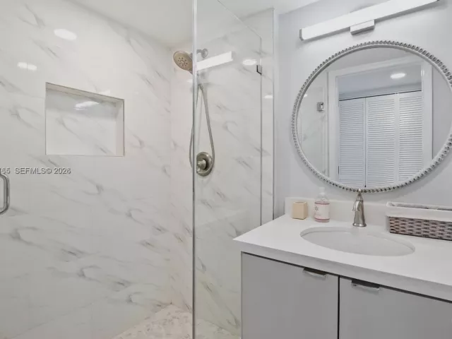2-bedroom condo for sale in Aventura - 3600 Mystic Pointe Dr 1212 - MondialRealty