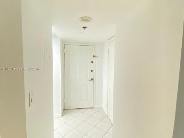 1-bedroom condo for sale in Miami - 540 Brickell Key Dr 925 - MondialRealty
