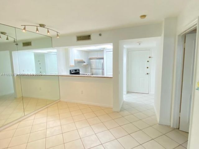 1-bedroom condo for sale in Miami - 540 Brickell Key Dr 925 - MondialRealty