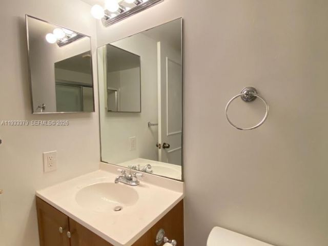 1-bedroom condo for sale in Miami - 540 Brickell Key Dr 925 - MondialRealty