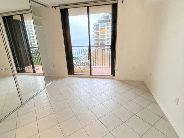 1-bedroom condo for sale in Miami - 540 Brickell Key Dr 925 - MondialRealty