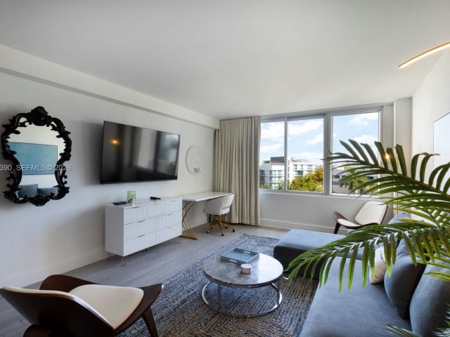1-bedroom condo for sale in Miami Beach - 1100 West Ave 509 - MondialRealty
