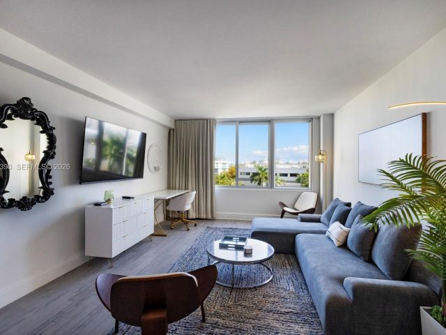 1-bedroom condo for sale in Miami Beach - 1100 West Ave 509 - MondialRealty