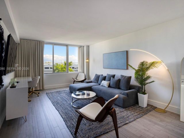 1-bedroom condo for sale in Miami Beach - 1100 West Ave 509 - MondialRealty