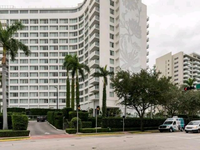 1-bedroom condo for sale in Miami Beach - 1100 West Ave 509 - MondialRealty