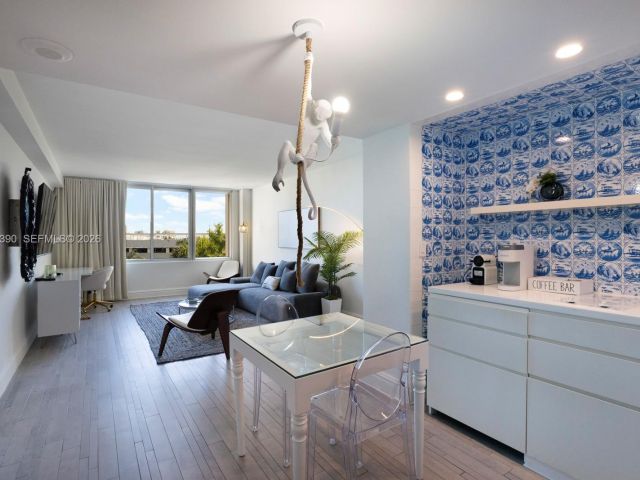 1-bedroom condo for sale in Miami Beach - 1100 West Ave 509 - MondialRealty