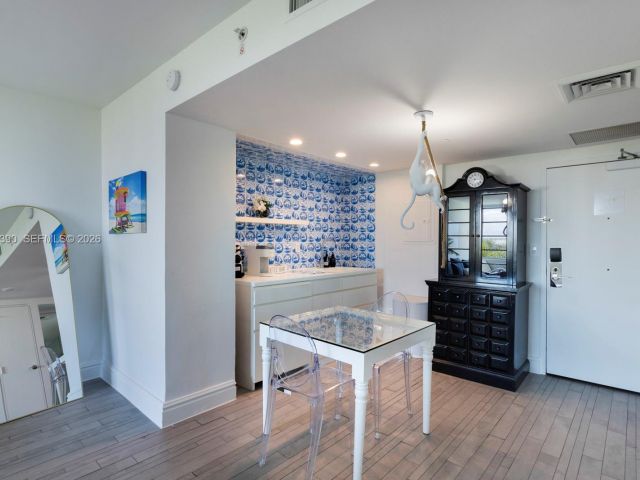 1-bedroom condo for sale in Miami Beach - 1100 West Ave 509 - MondialRealty