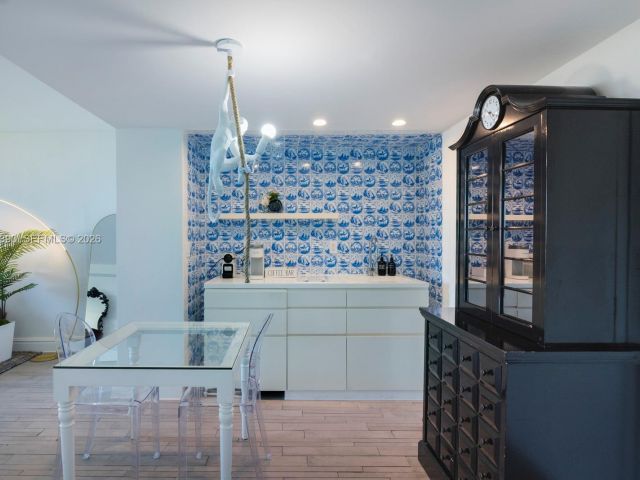 1-bedroom condo for sale in Miami Beach - 1100 West Ave 509 - MondialRealty