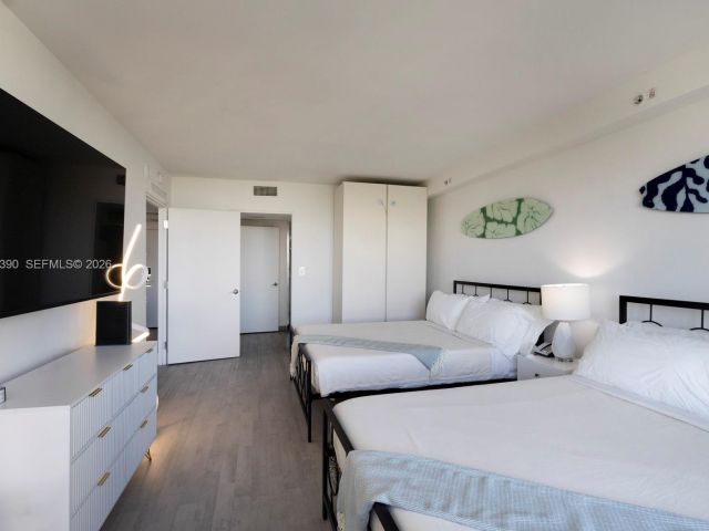 1-bedroom condo for sale in Miami Beach - 1100 West Ave 509 - MondialRealty