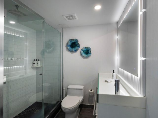 1-bedroom condo for sale in Miami Beach - 1100 West Ave 509 - MondialRealty