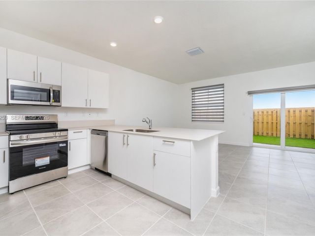 3-bedroom home for rent in Homestead - 2747 SE 26th Rd 2747 - MondialRealty