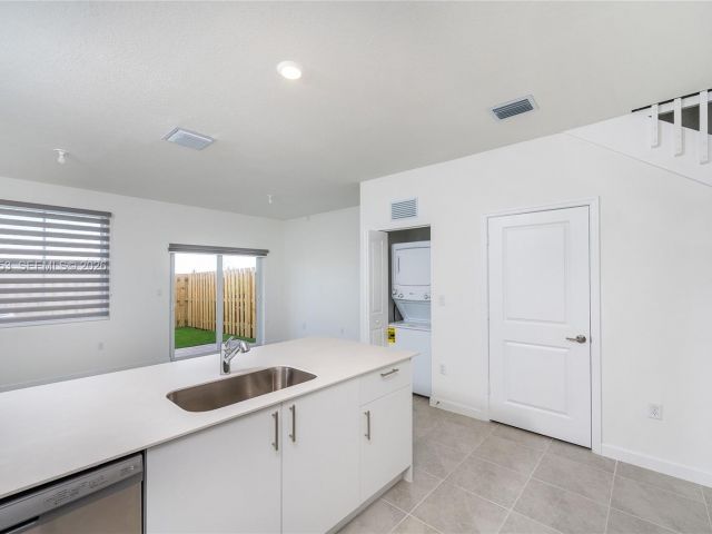 3-bedroom home for rent in Homestead - 2747 SE 26th Rd 2747 - MondialRealty