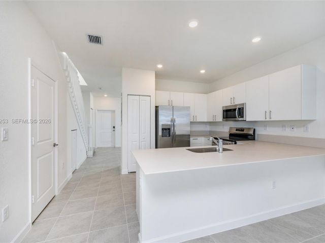 3-bedroom home for rent in Homestead - 2747 SE 26th Rd 2747 - MondialRealty