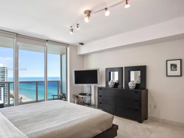 2-bedroom condo for rent in Hallandale Beach - 1830 S OCEAN DR 2110 - MondialRealty