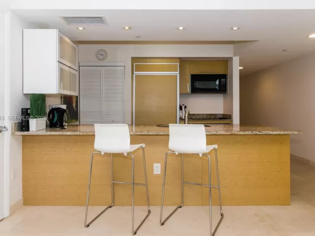 2-bedroom condo for rent in Hallandale Beach - 1830 S OCEAN DR 2110 - MondialRealty