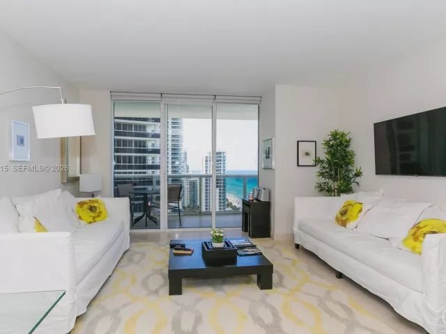 2-bedroom condo for rent in Hallandale Beach - 1830 S OCEAN DR 2110 - MondialRealty