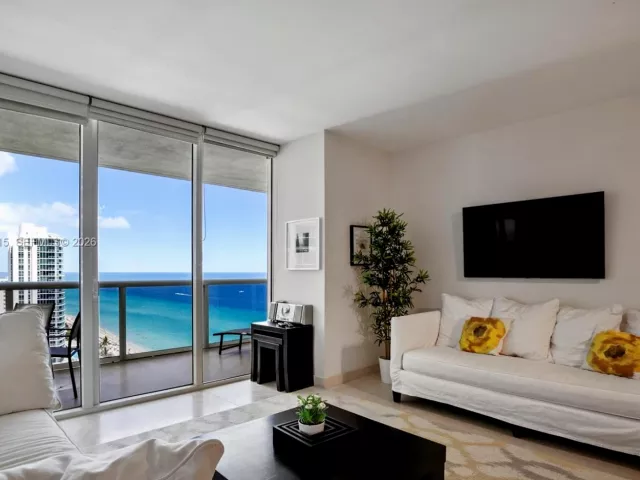 2-bedroom condo for rent in Hallandale Beach - 1830 S OCEAN DR 2110 - MondialRealty