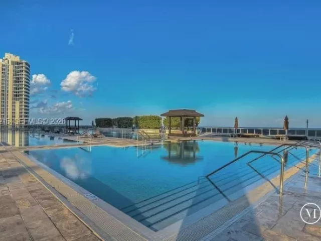 2-bedroom condo for rent in Hallandale Beach - 1830 S OCEAN DR 2110 - MondialRealty