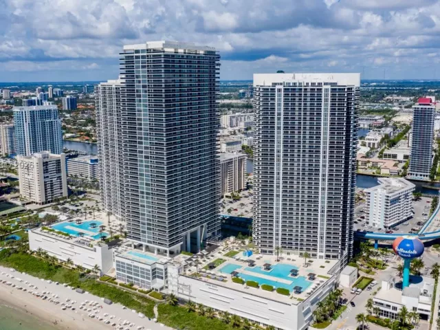 2-bedroom condo for rent in Hallandale Beach - 1830 S OCEAN DR 2110 - MondialRealty