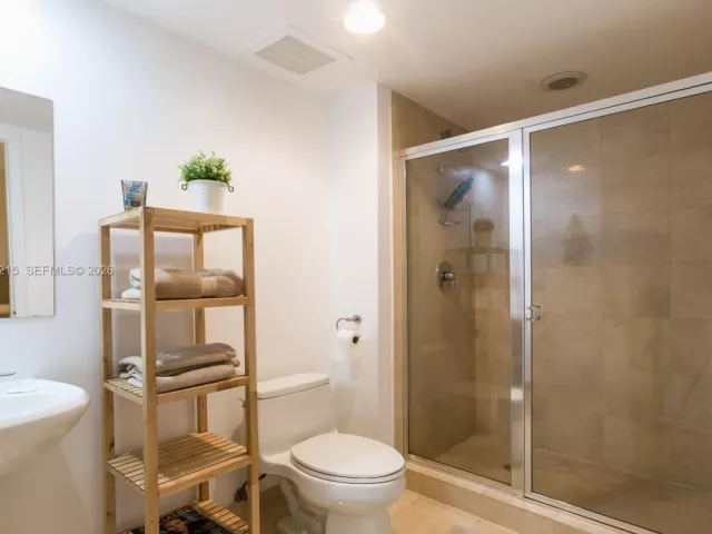 2-bedroom condo for rent in Hallandale Beach - 1830 S OCEAN DR 2110 - MondialRealty