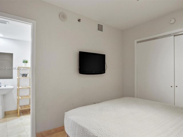 Apartment for rent  Unit #2110 - photo 7025733