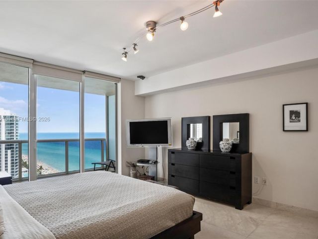 Apartment for rent  Unit #2110 - photo 7025741