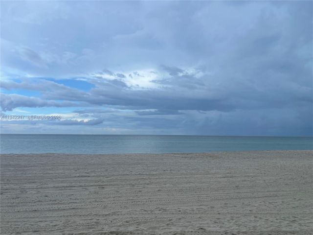 2-bedroom condo for sale in Hollywood - 3505 S Ocean Dr 310 - MondialRealty