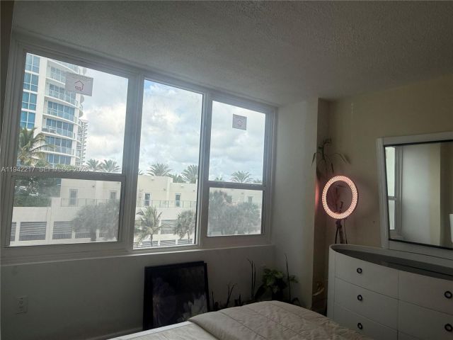2-bedroom condo for sale in Hollywood - 3505 S Ocean Dr 310 - MondialRealty