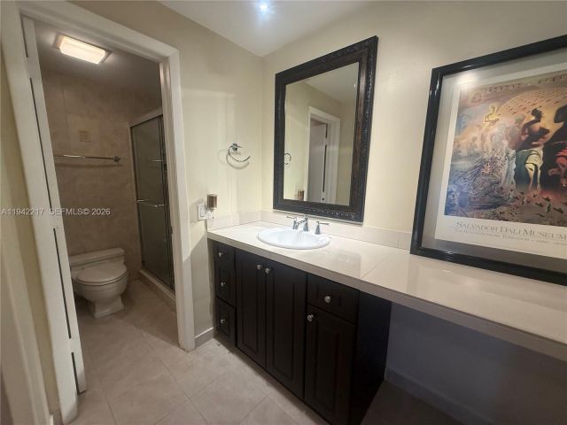 2-bedroom condo for sale in Hollywood - 3505 S Ocean Dr 310 - MondialRealty