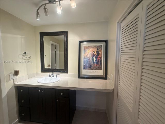 2-bedroom condo for sale in Hollywood - 3505 S Ocean Dr 310 - MondialRealty