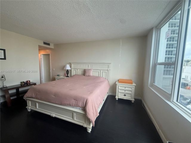 2-bedroom condo for sale in Hollywood - 3505 S Ocean Dr 310 - MondialRealty