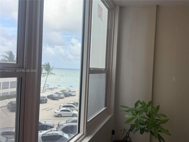 2-bedroom condo for sale in Hollywood - 3505 S Ocean Dr 310 - MondialRealty